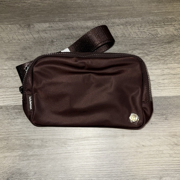NWT’S LULULEMON EVERYWHERE BELT BAG LARGE 2L! - Picture 3 of 4